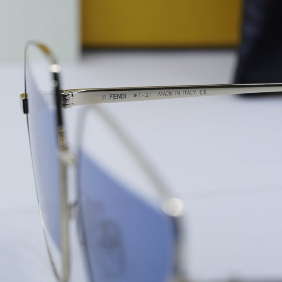 Final Price! Fendi FE40016U 32V Sunglasses - Picture 8 of 10